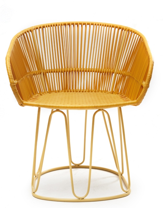 Gelber Circo Stuhl für den Außenbereich, Rattan-Optik mit filigranem Metallgestell. Gartenstuhl im modernen Design.