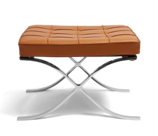 Barcelona Hocker von Knoll International: Lederhocker in Cognac mit verchromtem Stahlgestell. Designklassiker.