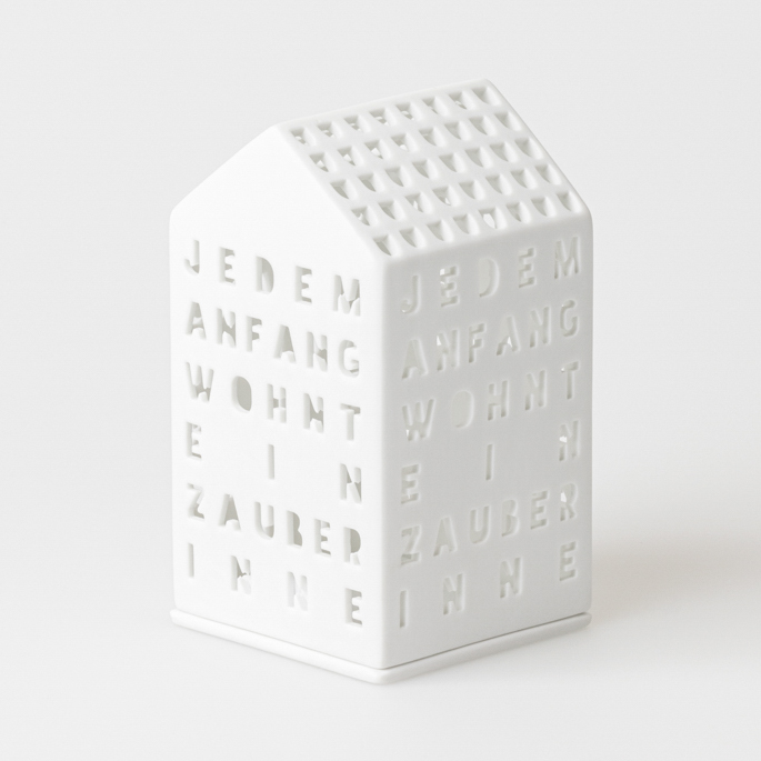 Weißes Lichthaus "Jedem Anfang wohnt ein Zauber inne" von Räder, stimmungsvolle Dekoration für Zuhause.