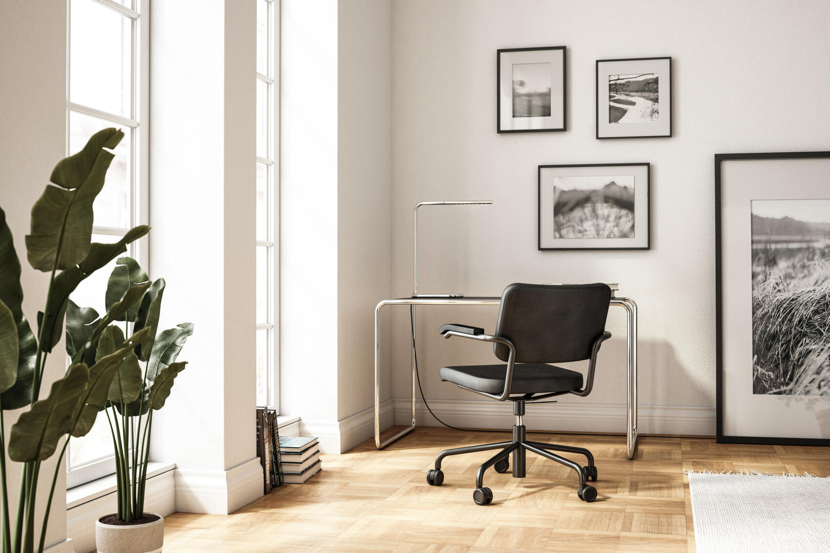 Schwarzer Bürostuhl mit Armlehnen und Rollen vor einem Schreibtisch in einem hellen, modernen Arbeitszimmer.