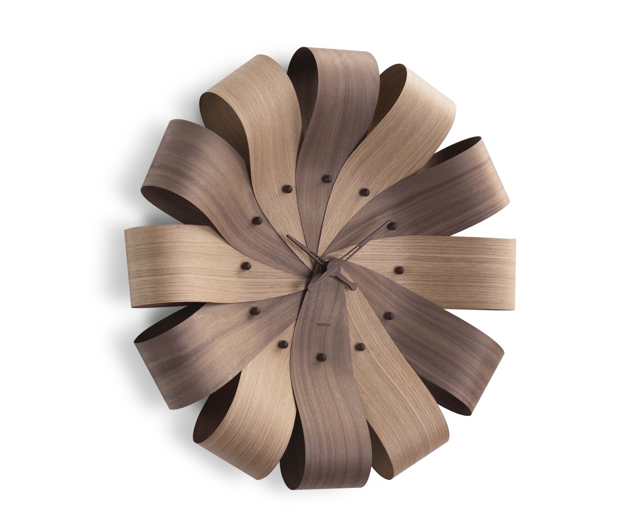 Ciclo Wanduhr von Nomon, Ø55cm, aus hellem und dunklem Holz, modernes Design für Wohnzimmer.