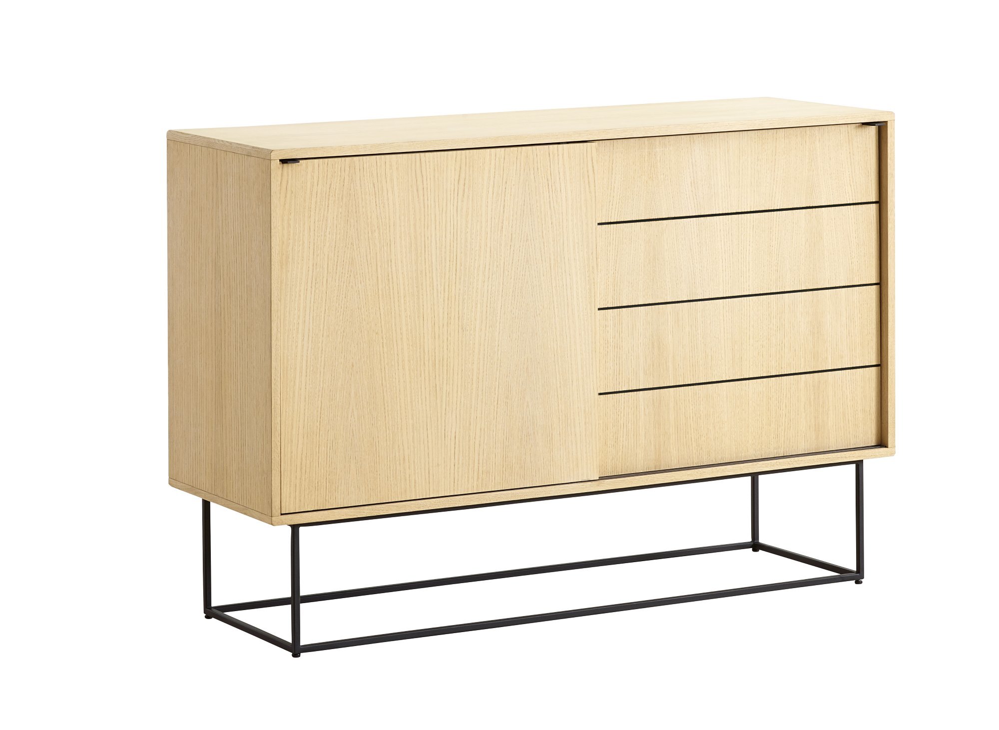 Virka Sideboard von Woud, hohe Ausführung in Eiche hell mit schwarzem Metallgestell.