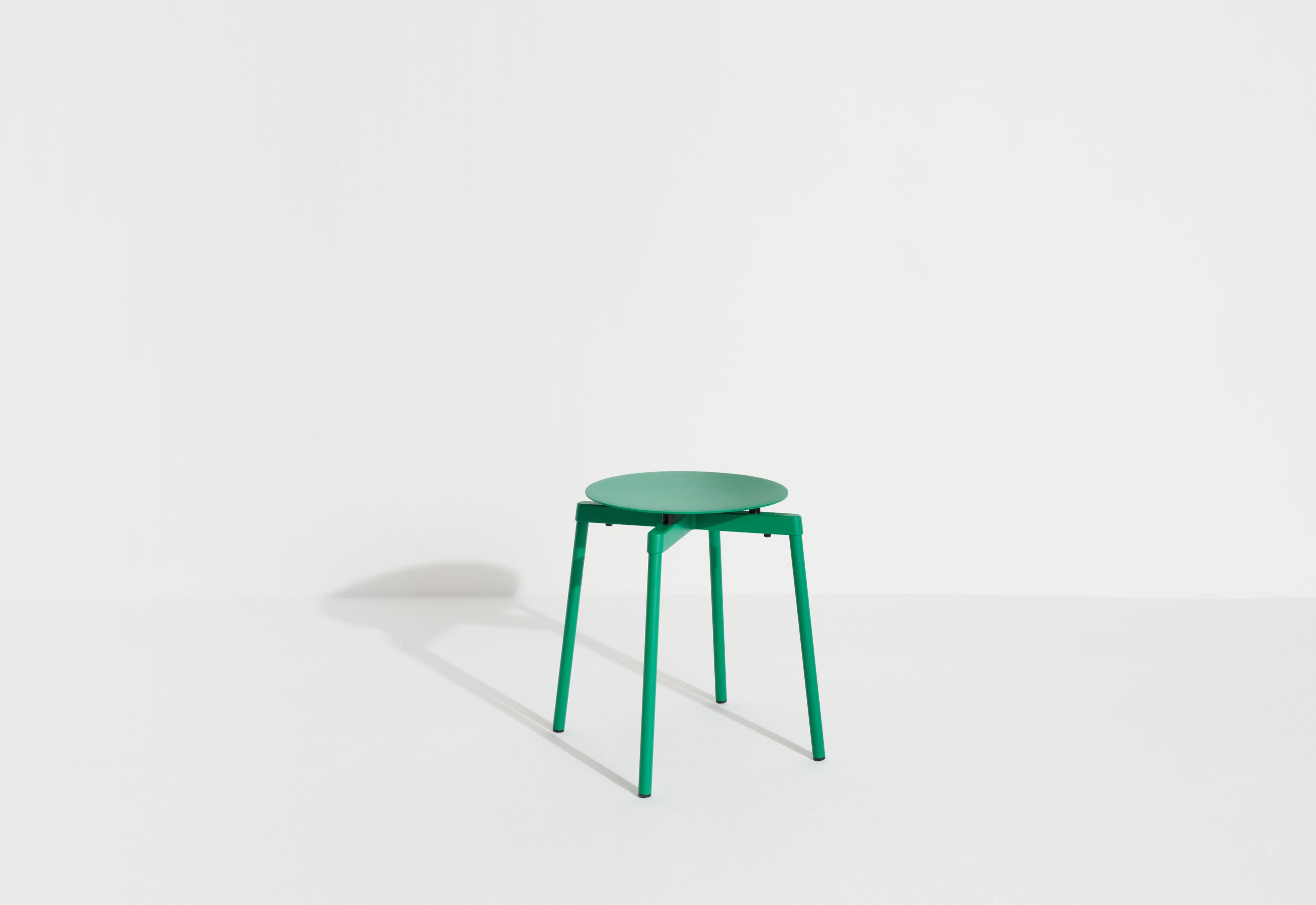 Mintgrüner Fromme Stool Hocker von Petite Friture, minimalistisches Design, Metall, Sitzmöbel für Wohnraum und Büro.