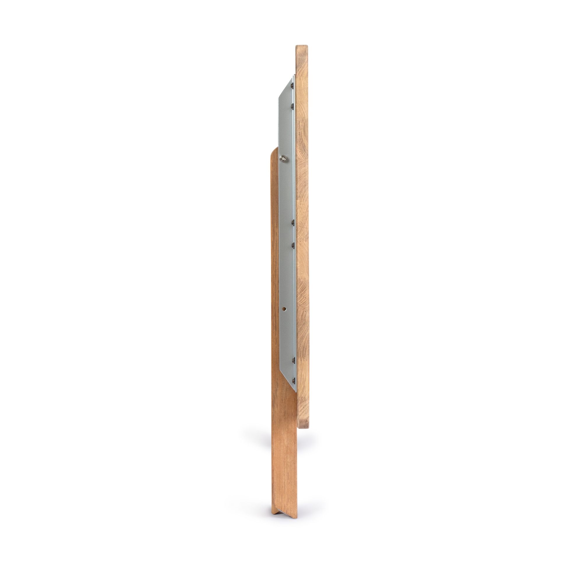 Zusammengeklappter Weishäupl Cross Tisch aus Holz und Metall, ideal für Balkon und Garten.
