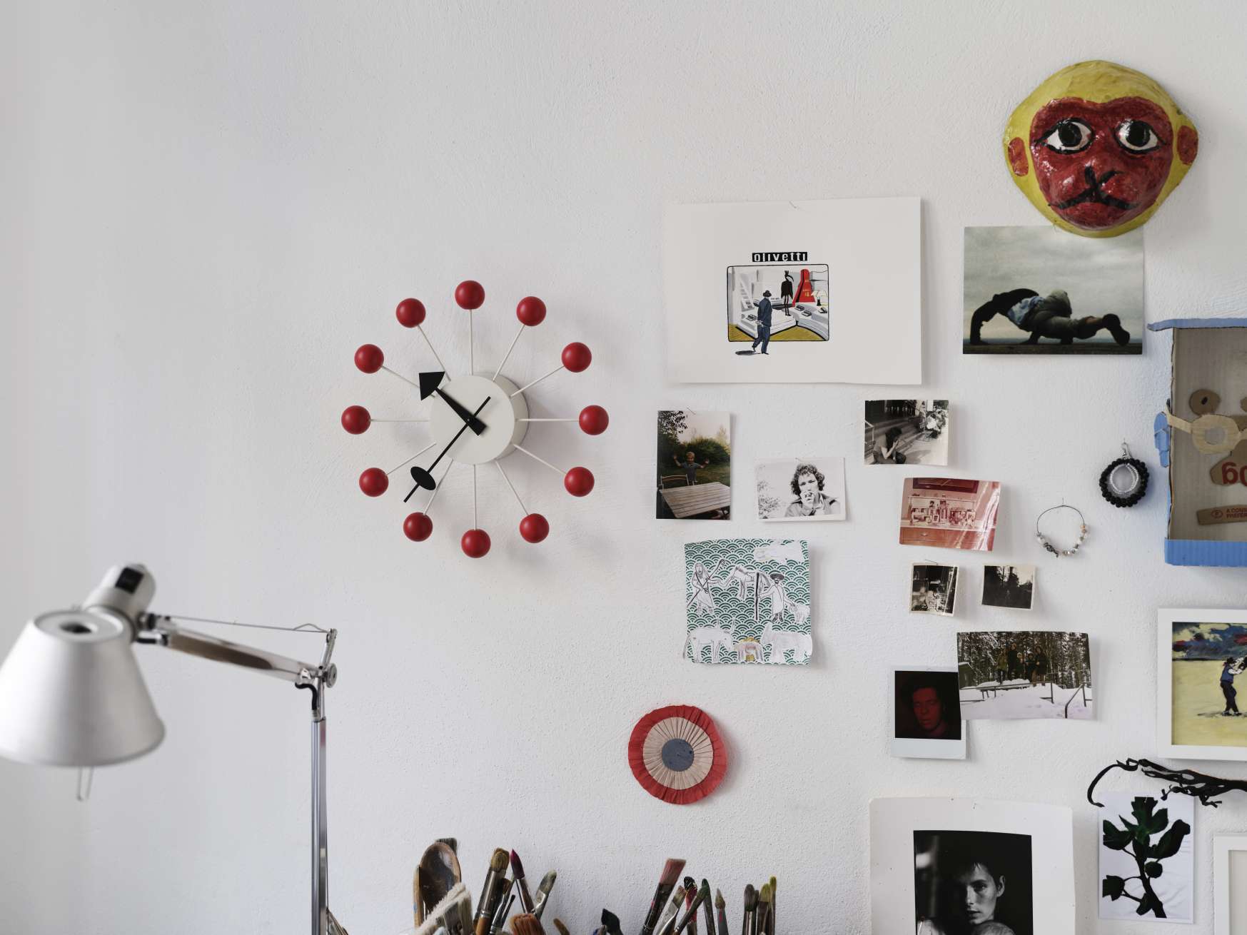 Ball Clock Wanduhr - rot Vitra