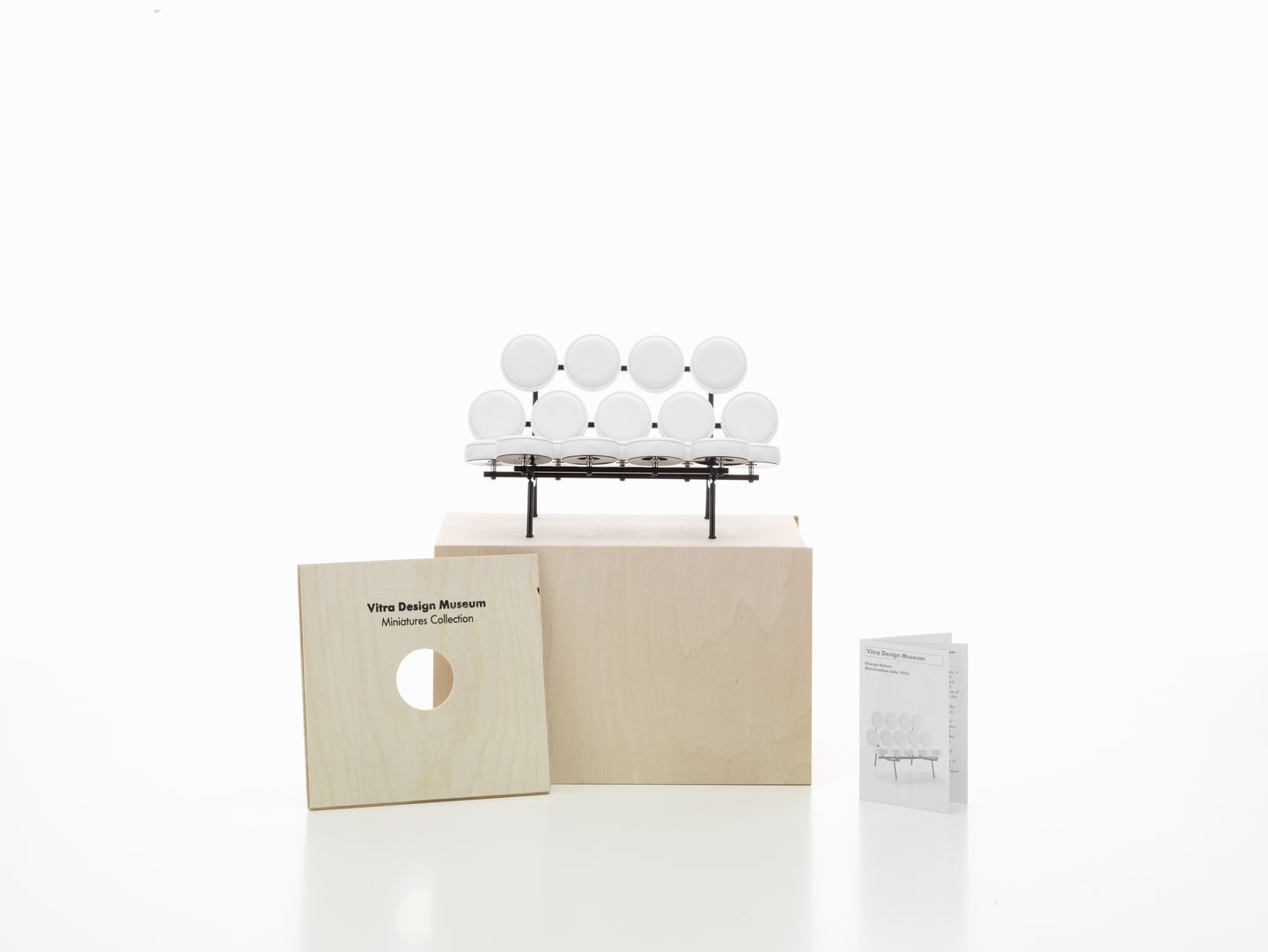 Miniatur des Marshmallow Sofas von Vitra (1956), Designklassiker für Sammler und Liebhaber.