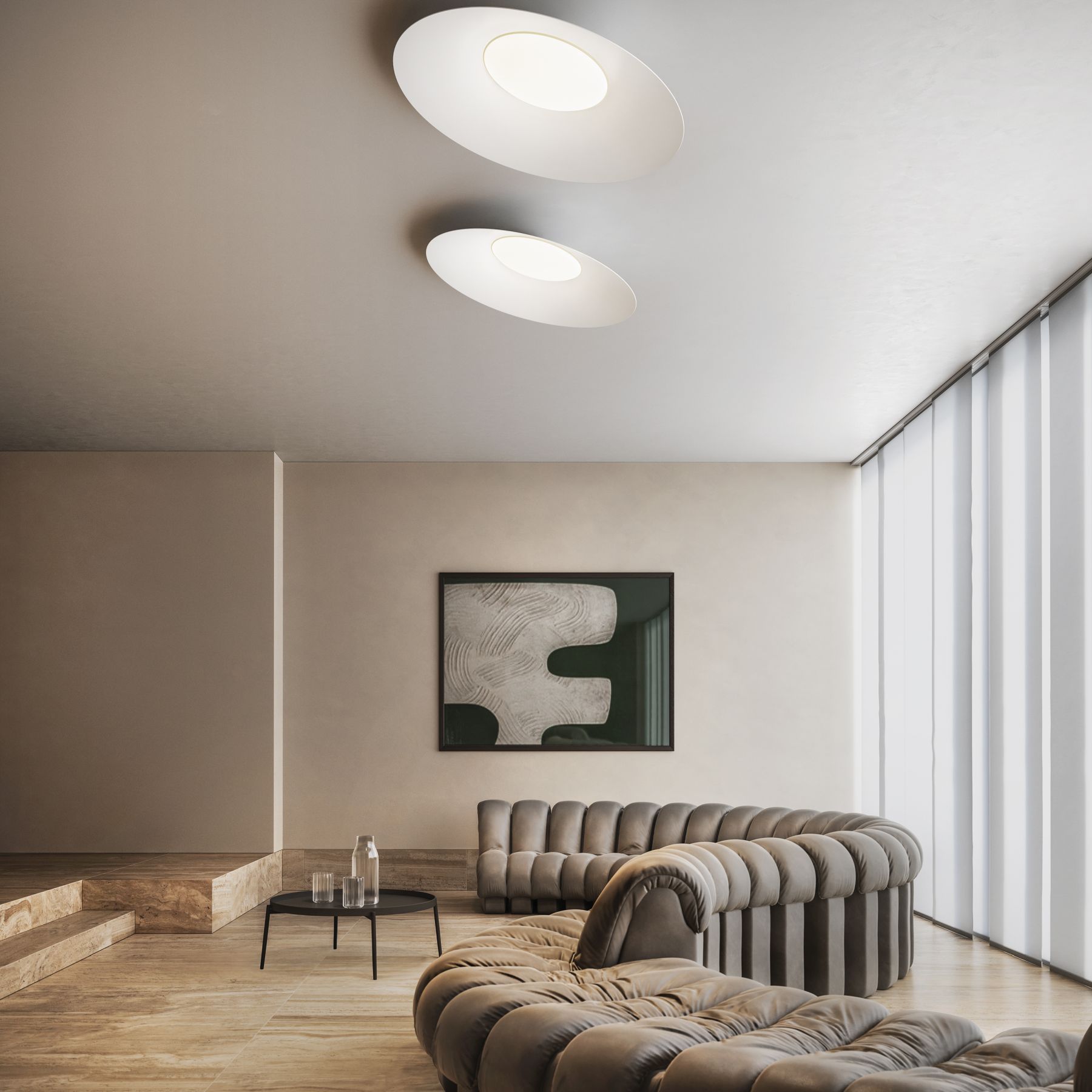 Zwei weiße Kate Deckenleuchten mit runder Form in einem modern gestalteten Wohnzimmer.