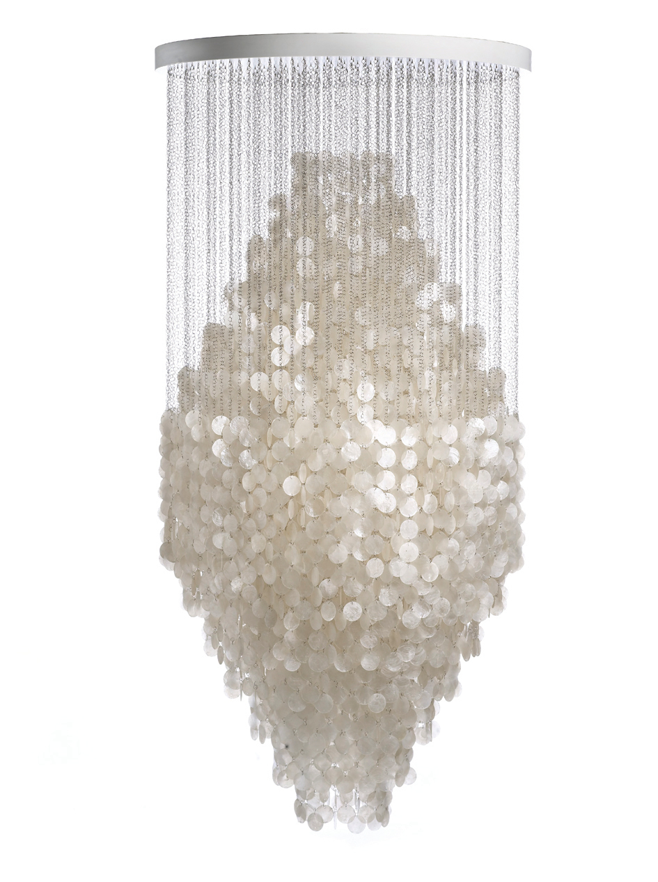FUN Pendelleuchte von Verpan: Elegante Hängelampe mit Muschelscheiben und filigranen Ketten.