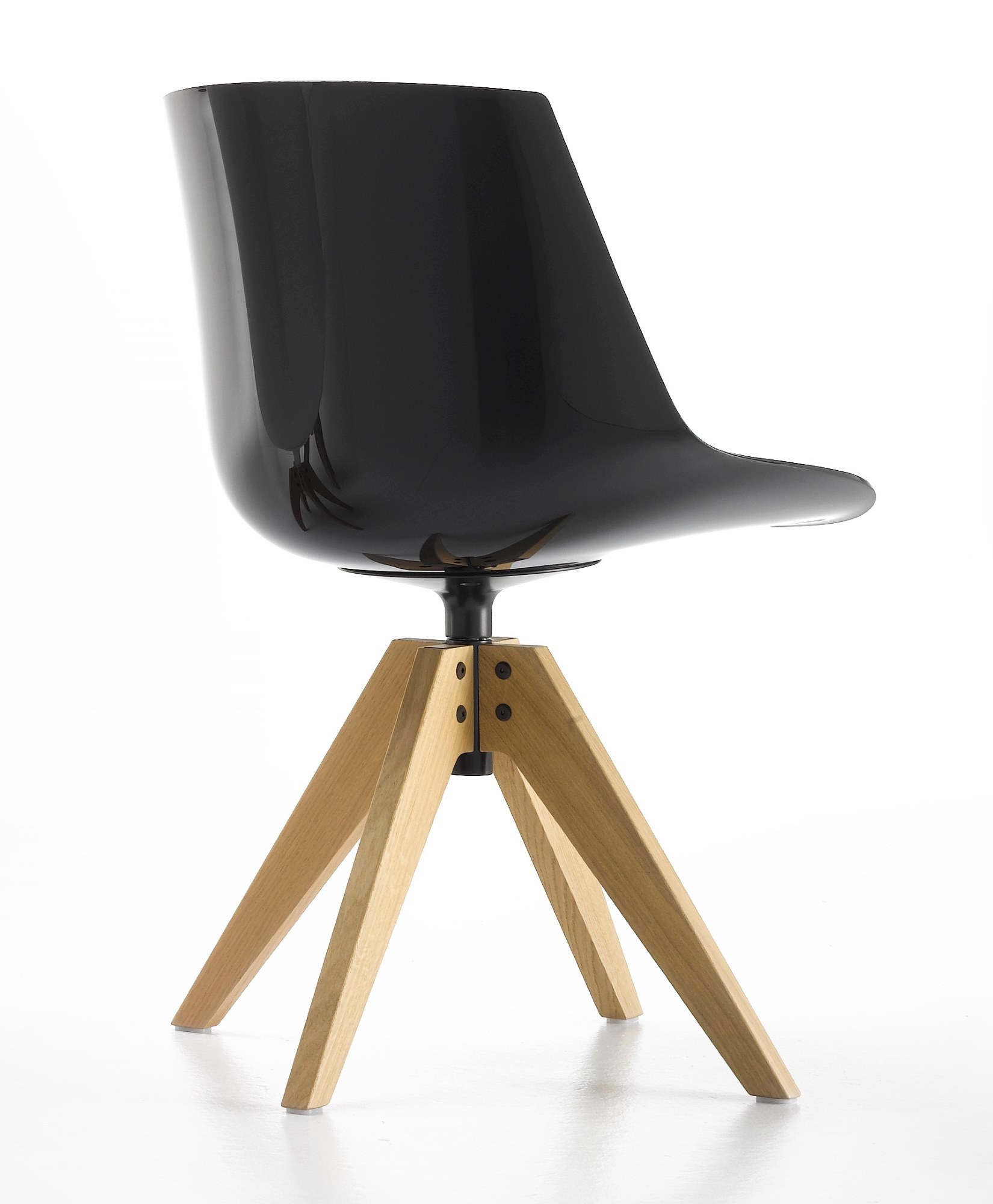 Schwarzer Flow Chair Stuhl mit Eiche Vierfußgestell von MDF Italia, modernes Design für Esszimmer und Büro.