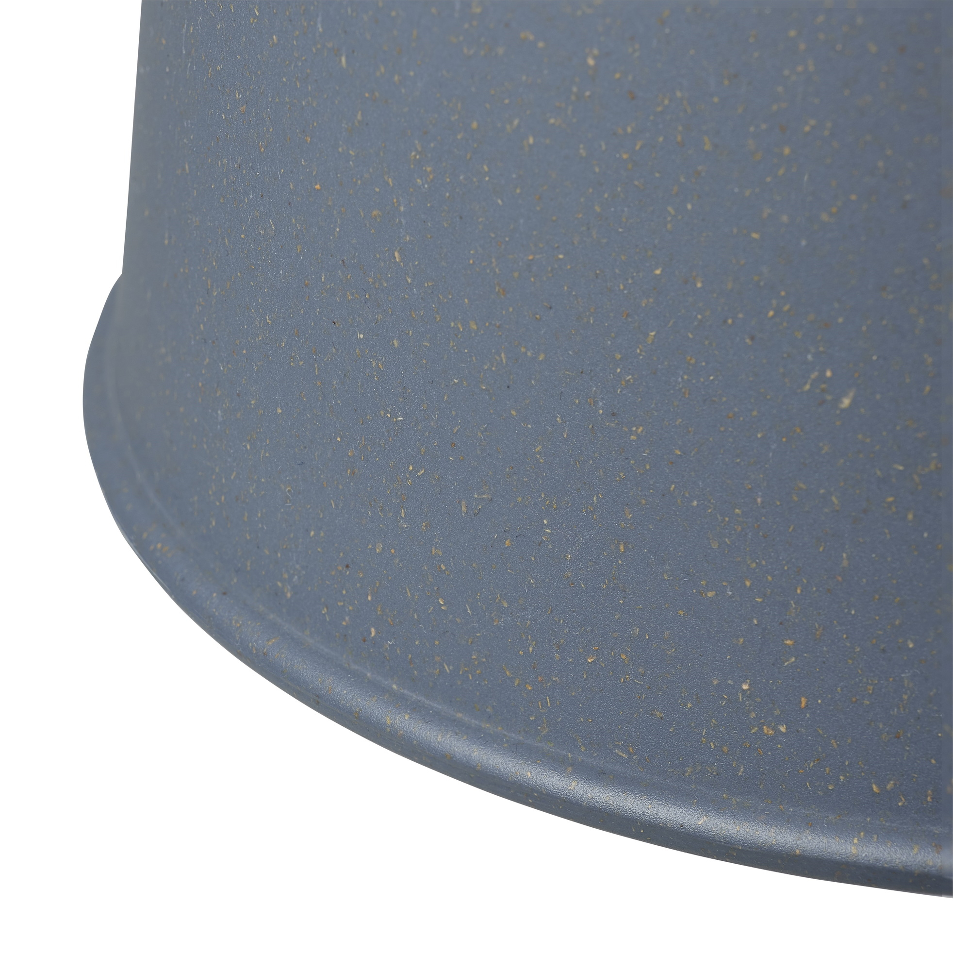 Detailaufnahme der Muuto Grain Pendelleuchte in Blau-Grau, moderne Hängelampe für stilvolle Innenbeleuchtung.