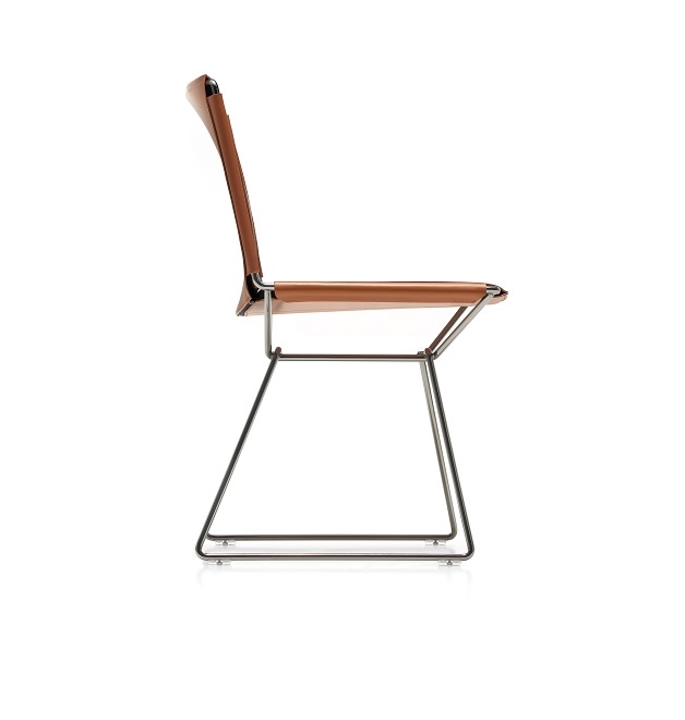 Neil Leather Chair Stuhl von MDF Italia, Seitenansicht, braunes Leder, minimalistisches Design.