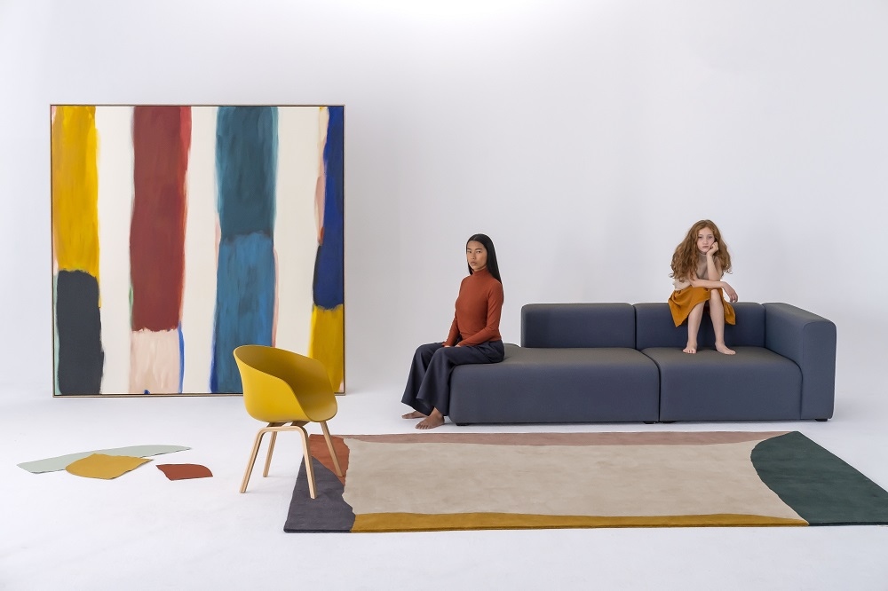 Nanimarquina Tones Collection Kilim Teppich 200x300 cm in Beige, Gelb und Grün im modernen Wohnraum.