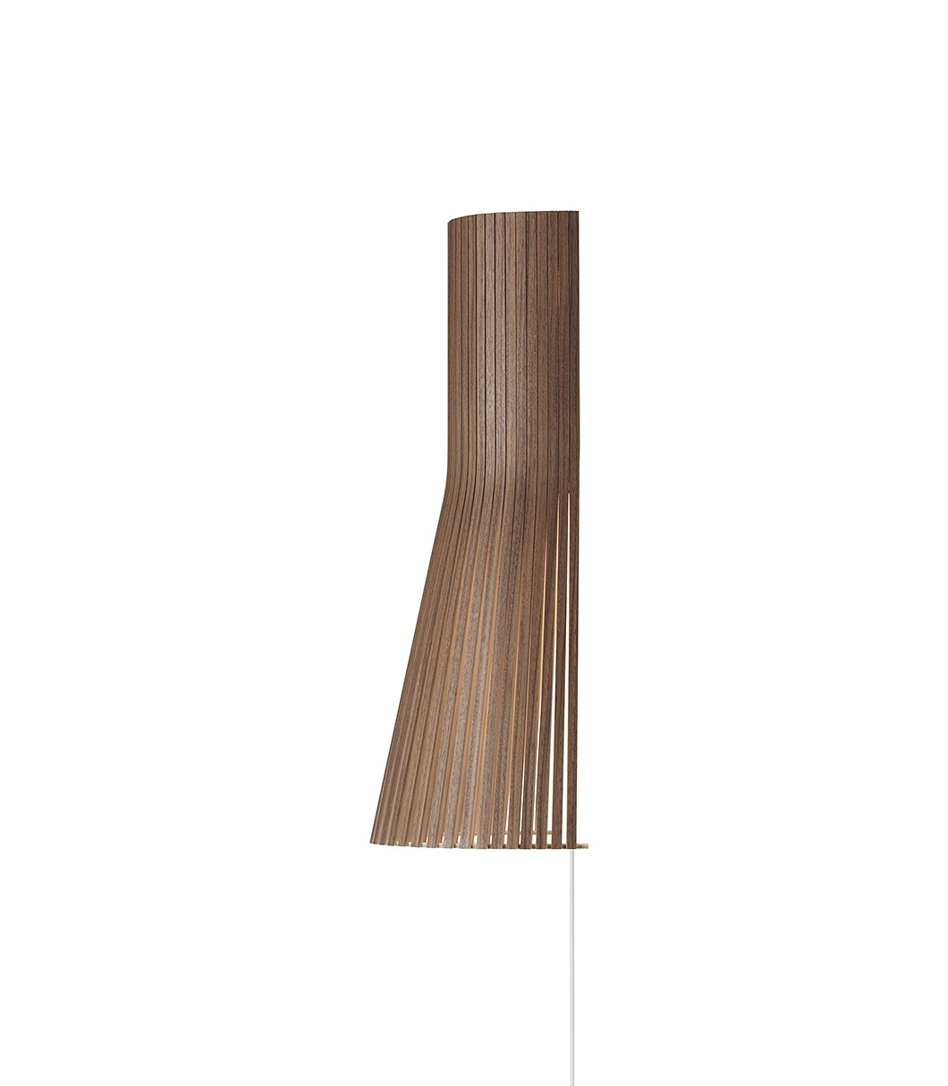 Secto Design Wandleuchte Small 4231 in Walnuss, moderne Holzlampe für die Wand.