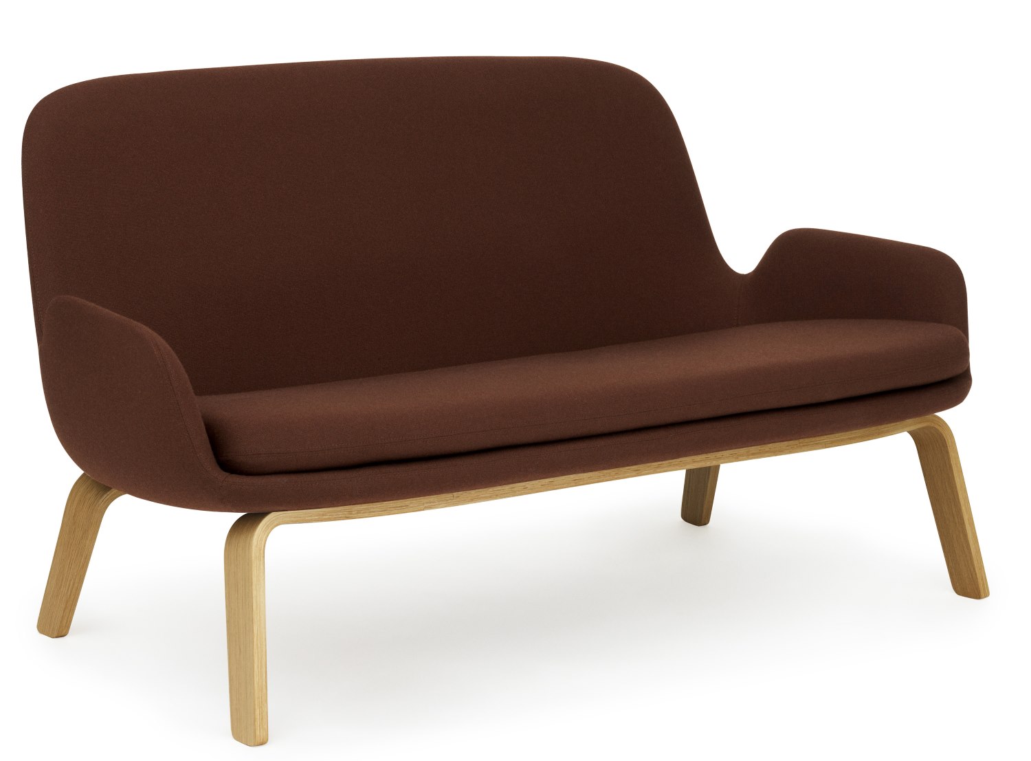 Braunes Era Sofa mit Holzgestell von Normann Copenhagen, modernes skandinavisches Design.