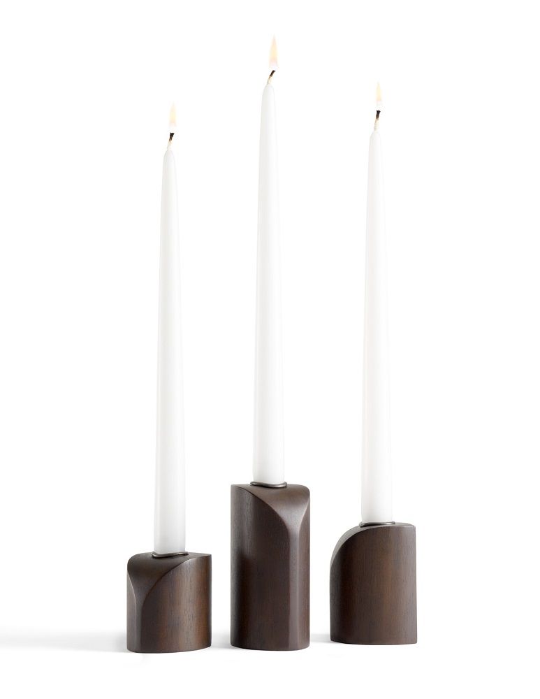 PI Kerzenhalter 3er Set aus Mahagoni Holz mit weißen Kerzen, modernes Design.