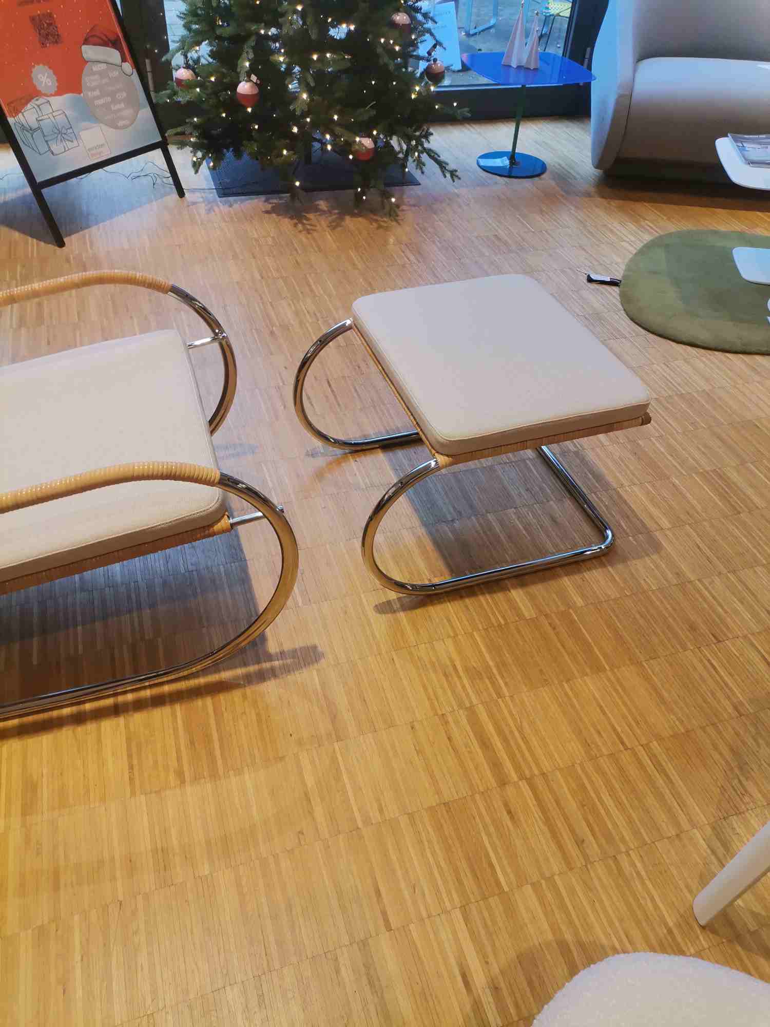 D35-1 Kragsessel mit Hocker NATURGEFLECHT / STOFF II ARCO CALLA Tecta AUSSTELLUNGSSTÜCK