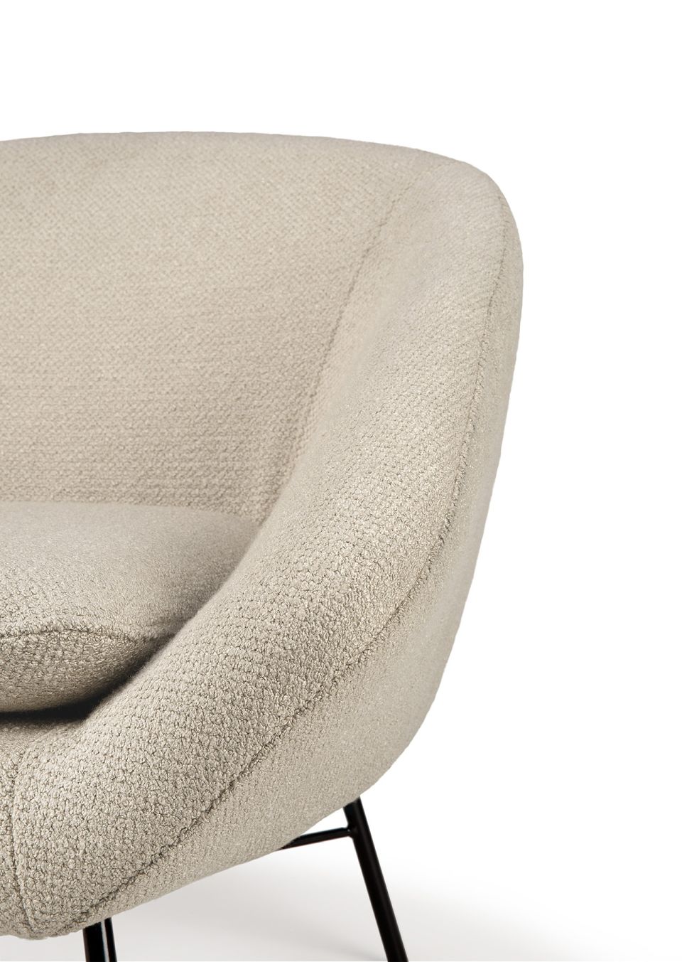 Detailaufnahme des Barrow Sessels in Off-White von Ethnicraft, moderner Sessel mit Stoffbezug.