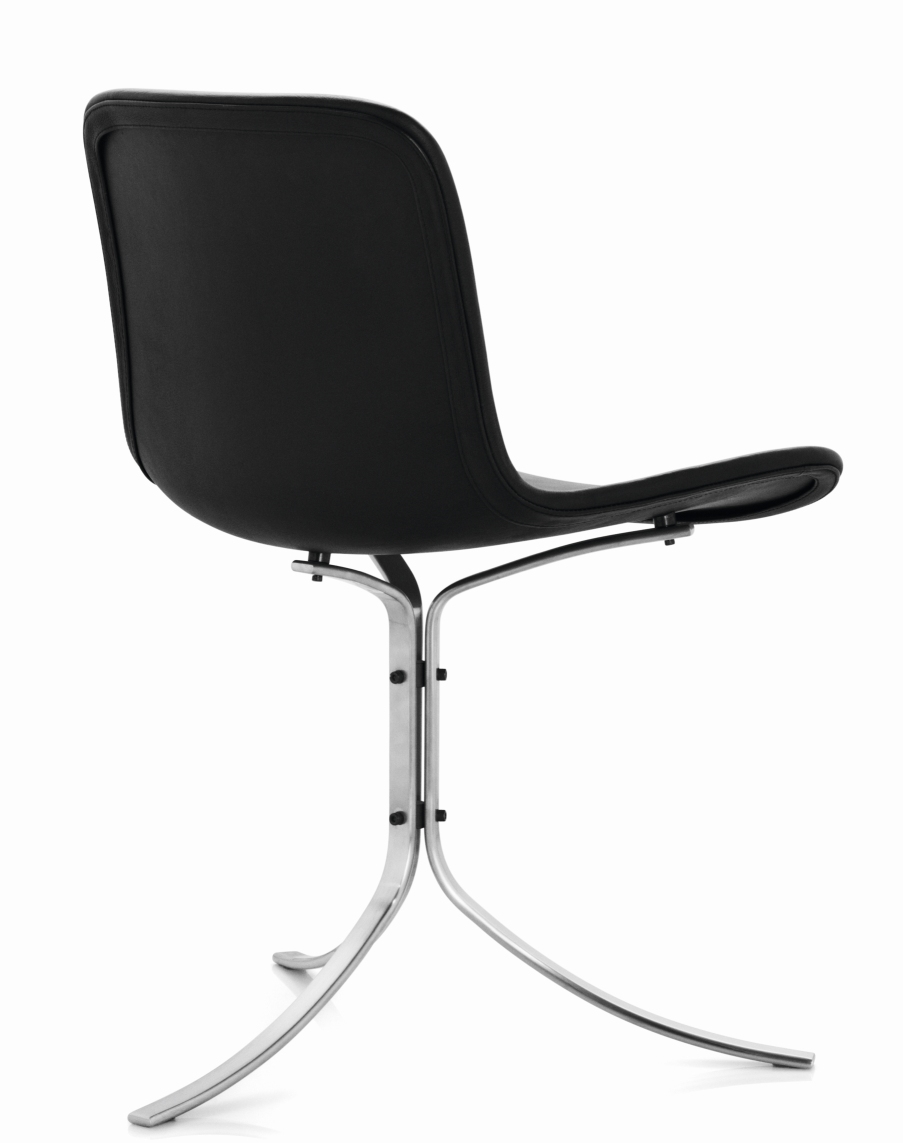 Schwarzer PK9 Stuhl von Fritz Hansen mit verchromtem Stahlfuß, Rückansicht. Designklassiker für modernes Wohnen.