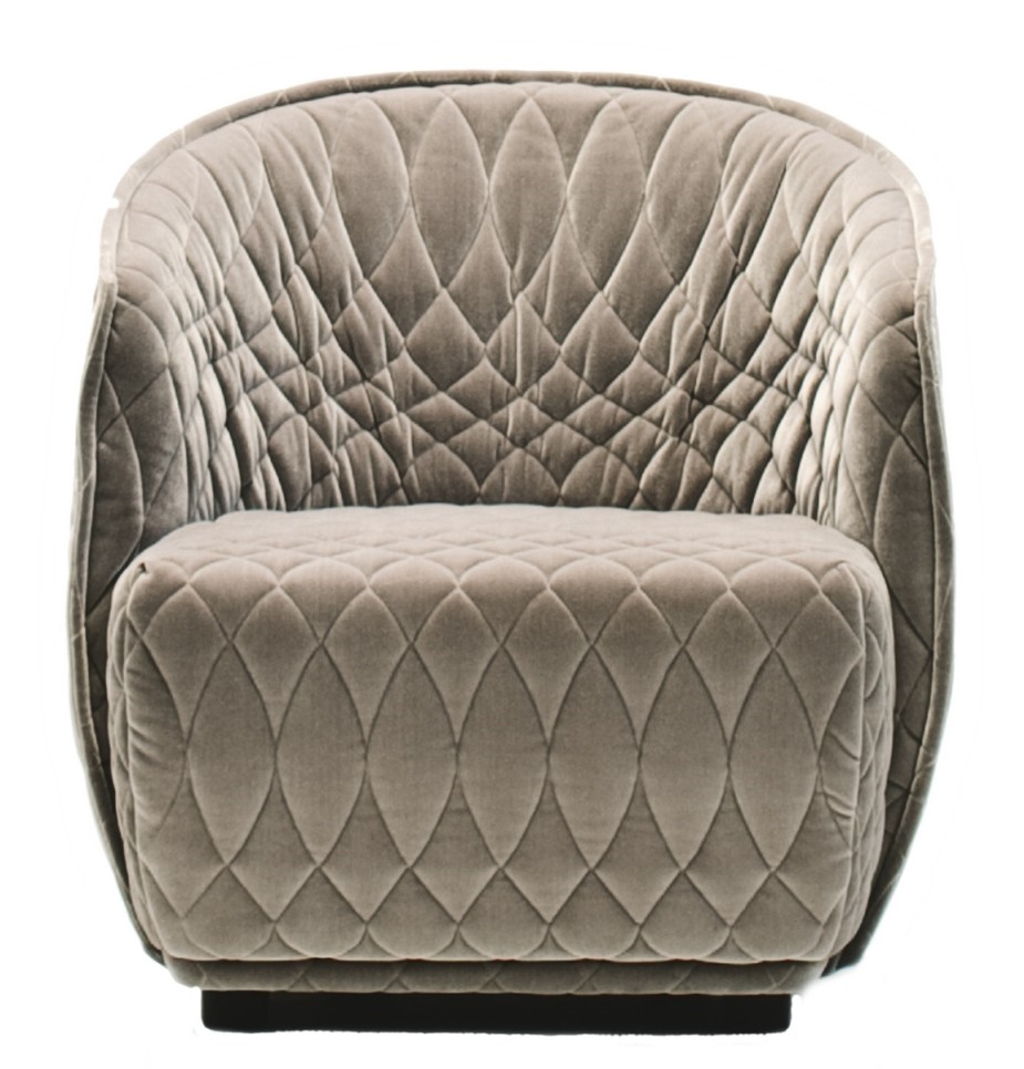 Redondo Armchair Sessel von Moroso: Gepolsterter Sessel in Grau mit gestepptem Muster. Komfortabler Design Sessel.
