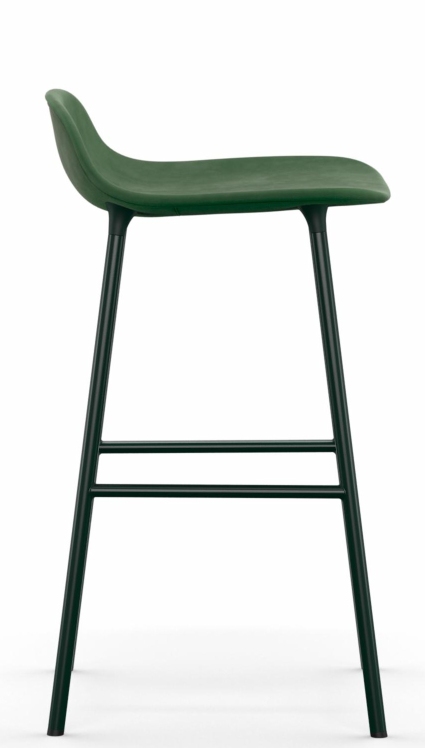 Grüner Form Barstool Barhocker von Normann Copenhagen mit Stahlgestell, gepolstert, Seitenansicht.