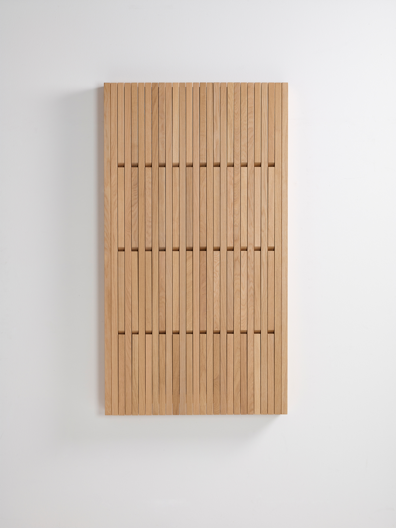 Piano Wandgarderobe groß aus geölter Eiche Natur, moderne Garderobenlösung für Flur und Eingangsbereich.