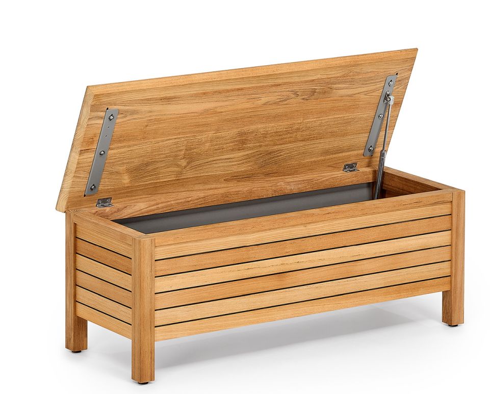 Geöffnete Weishäupl Deck Sitztruhe Outdoor aus Holz, ideal für Garten und Terrasse zur Aufbewahrung.