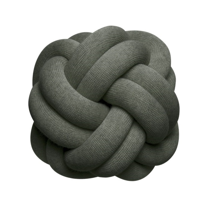 Grauer Knot Kissen von Design House Stockholm, dekoratives Wohnaccessoire im modernen Design.