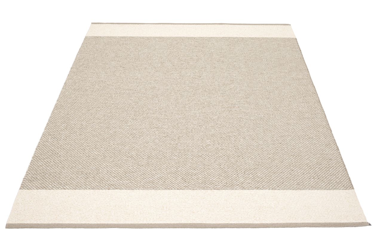 Beiger Pappelina Teppich "Edit" 230x320 cm mit hellen Streifen, gewebter Bodenbelag für Wohnräume.