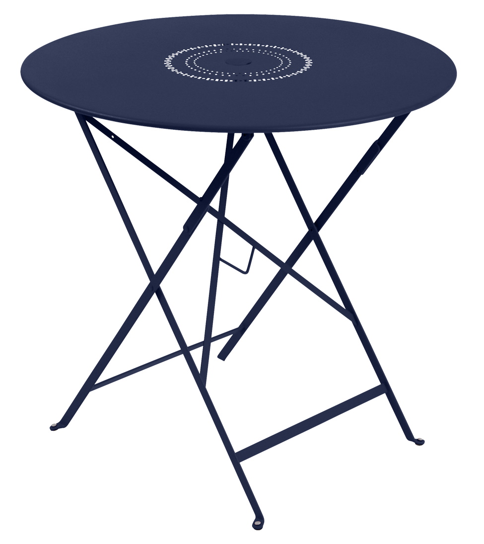 Blauer Floréal Tisch von Fermob für den Außenbereich, runder Gartentisch mit filigranem Muster.