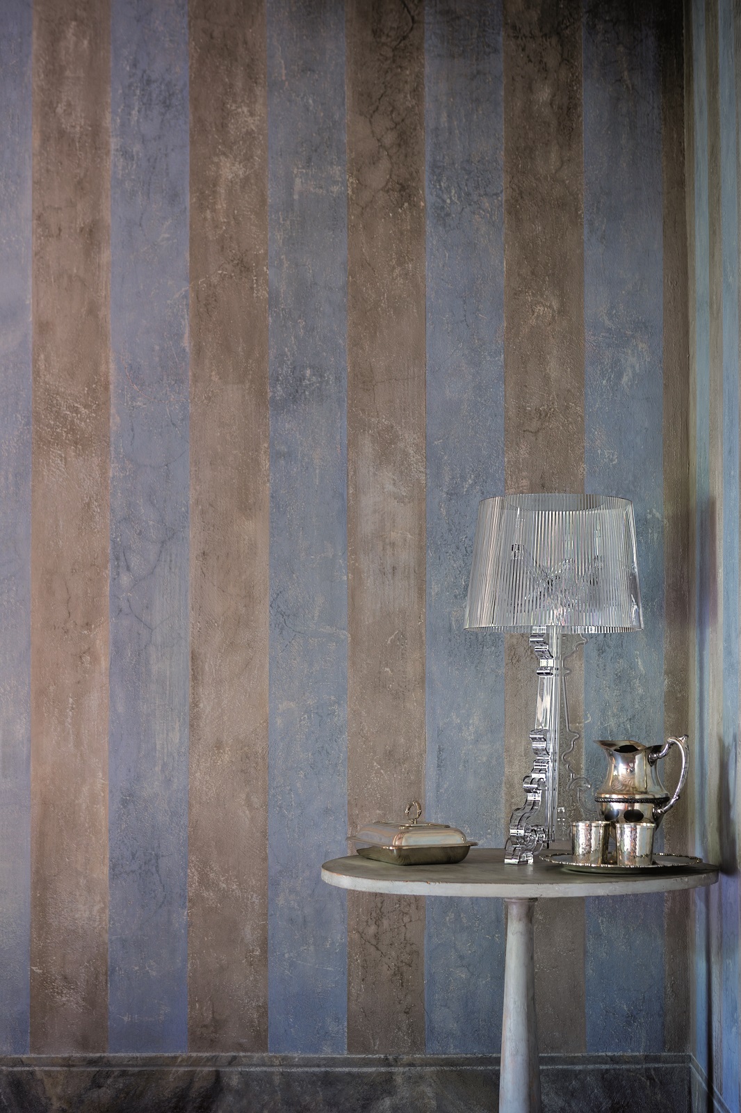 Bourgie Tischleuchte weiß-gold Kartell