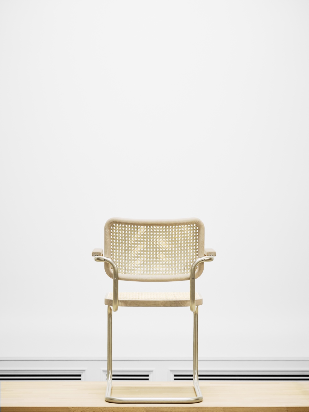 JS. Thonet S 64 V Freischwinger Stuhl mit Wiener Geflecht und verchromtem Stahlrohrgestell.