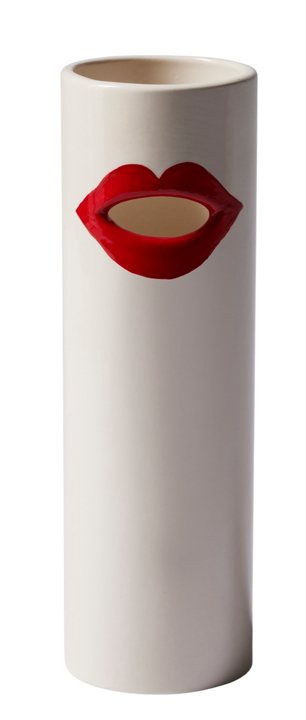 Weiße Cassina Vase "Bocca" mit roten Lippen als Öffnung, modernes Design für Blumen und Dekoration.