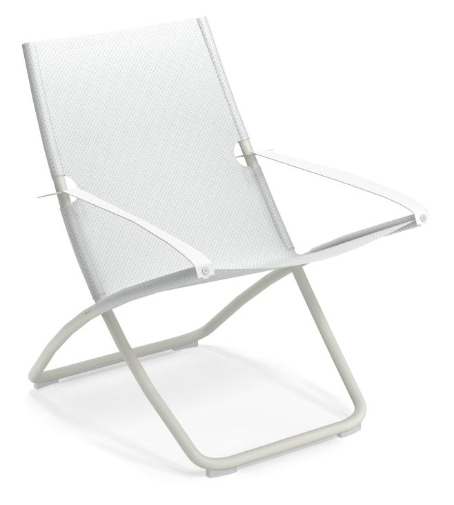 Weißer Snooze Liegestuhl von Emu: Moderner Gartenliegestuhl mit Armlehnen und atmungsaktivem Textilbezug.