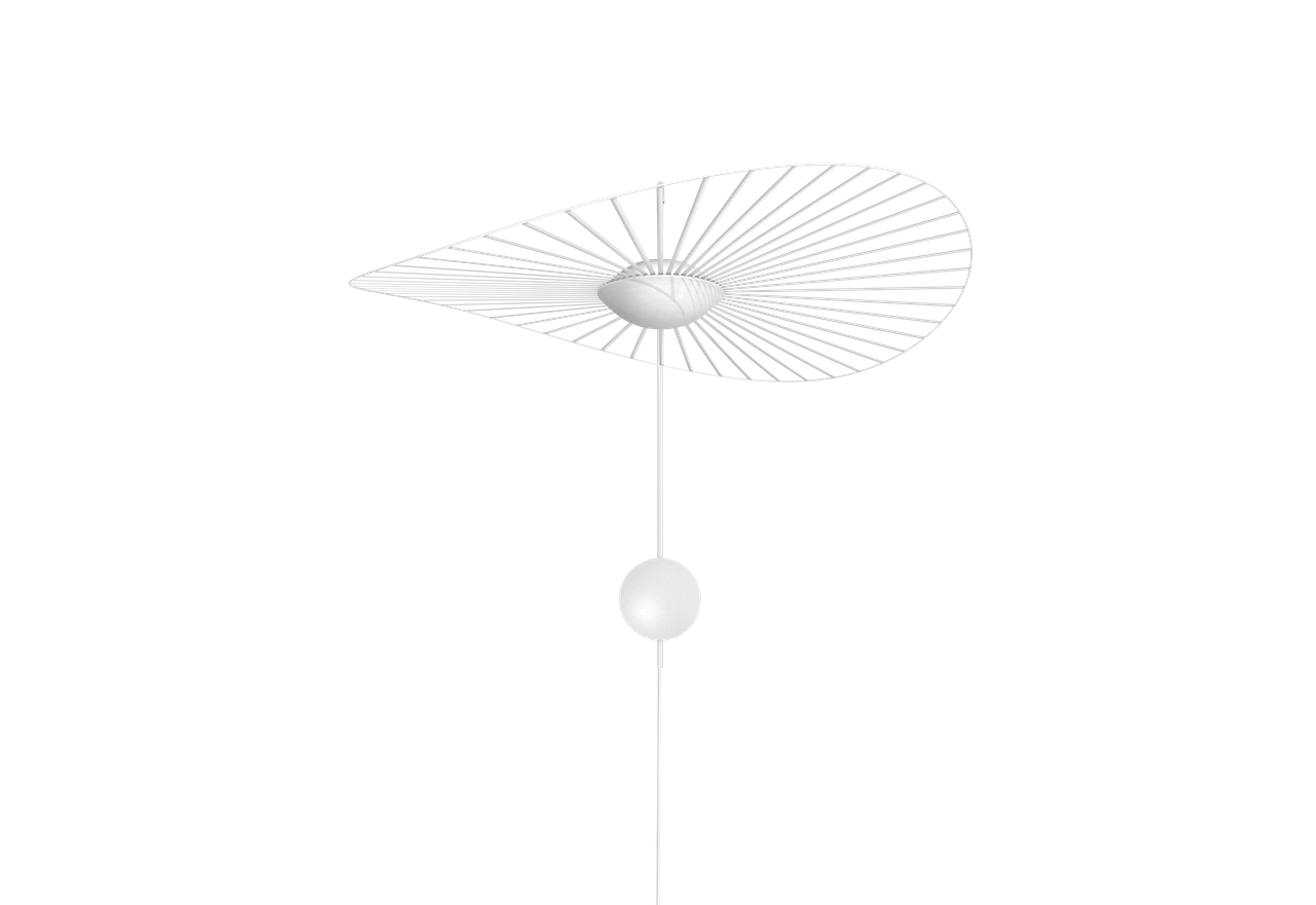 Weiße Vertigo Nova Wandleuchte von Petite Friture mit filigranem Schirm und minimalistischem Design.