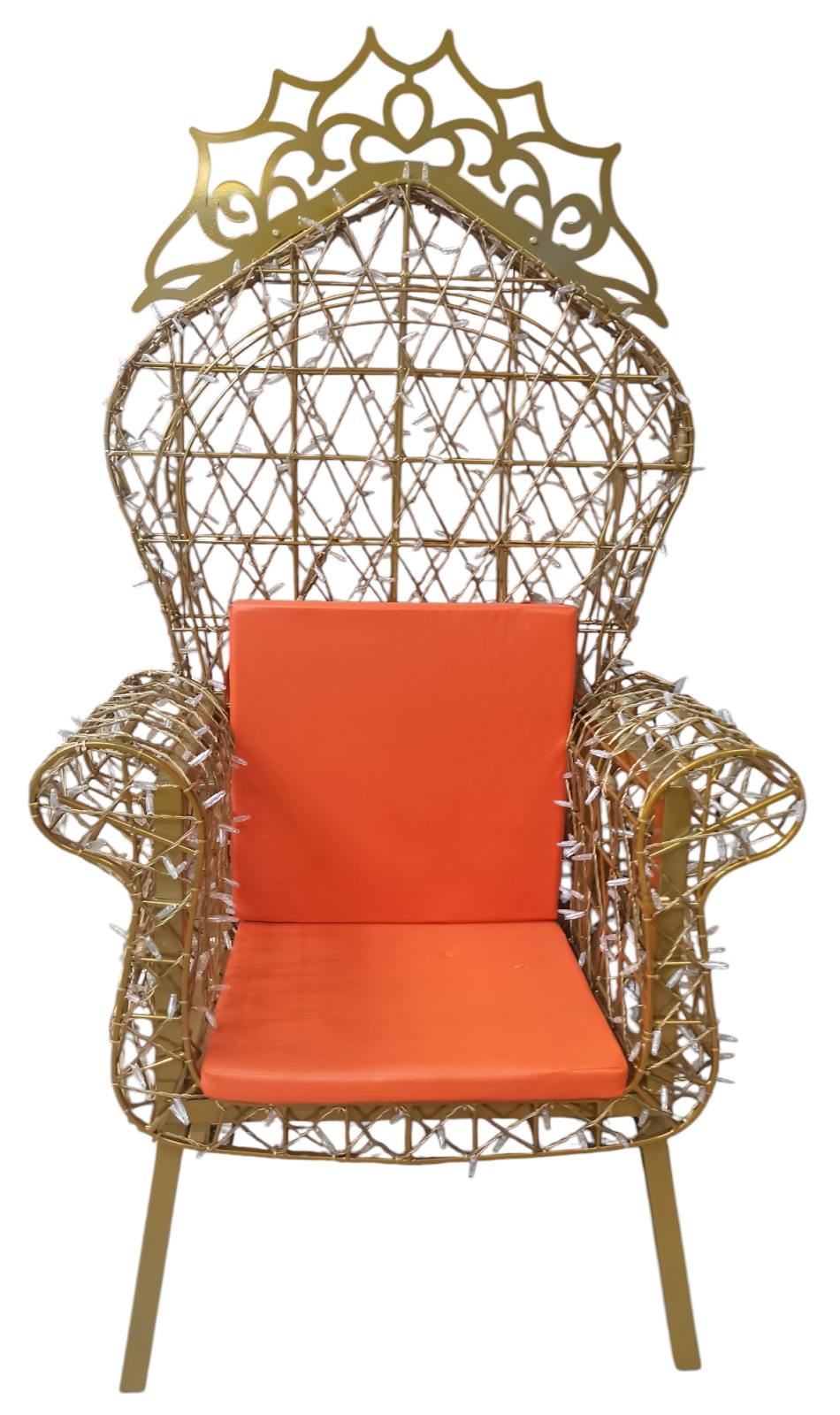 Goldener Leuchtsessel "Fotodiastasi" mit oranger Sitzfläche, beleuchtet mit kleinen Lichtern, ein extravagantes Einzelstück.