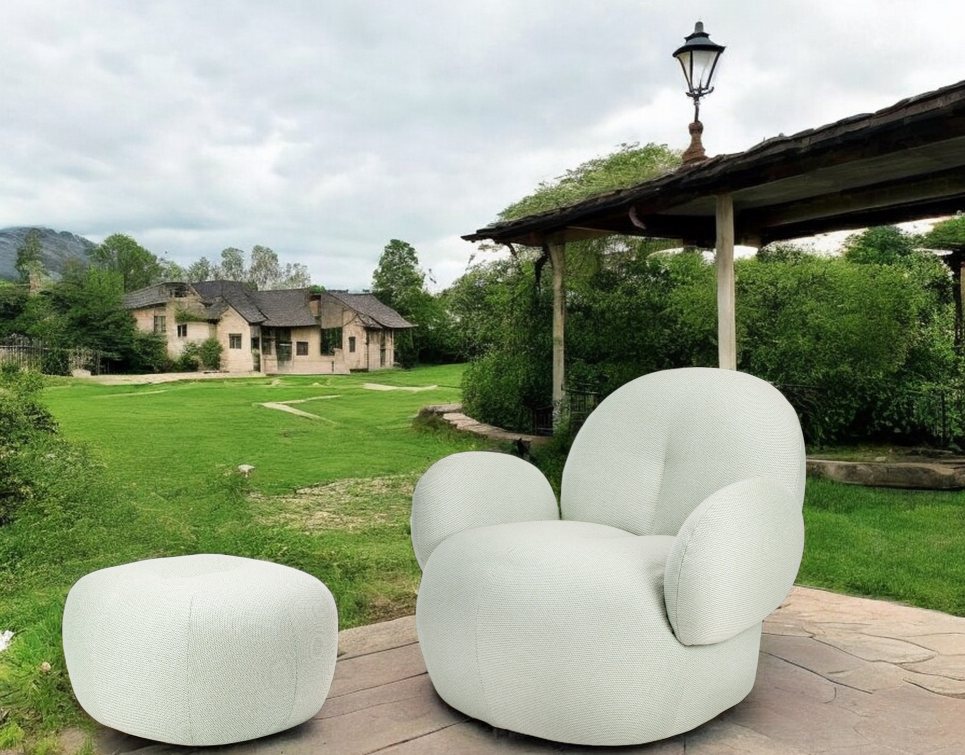 Nana Outdoor Pouf mit Ottoman von Freifrau Manufaktur, hellgrauer Outdoor Sessel und Hocker.