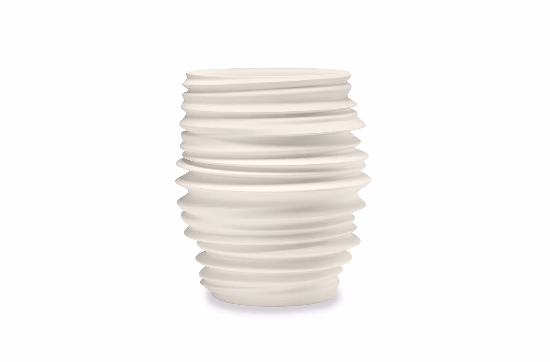 Babylon Übertopf von Dedon, groß, in Weiß mit gerippter, wellenförmiger Struktur.
