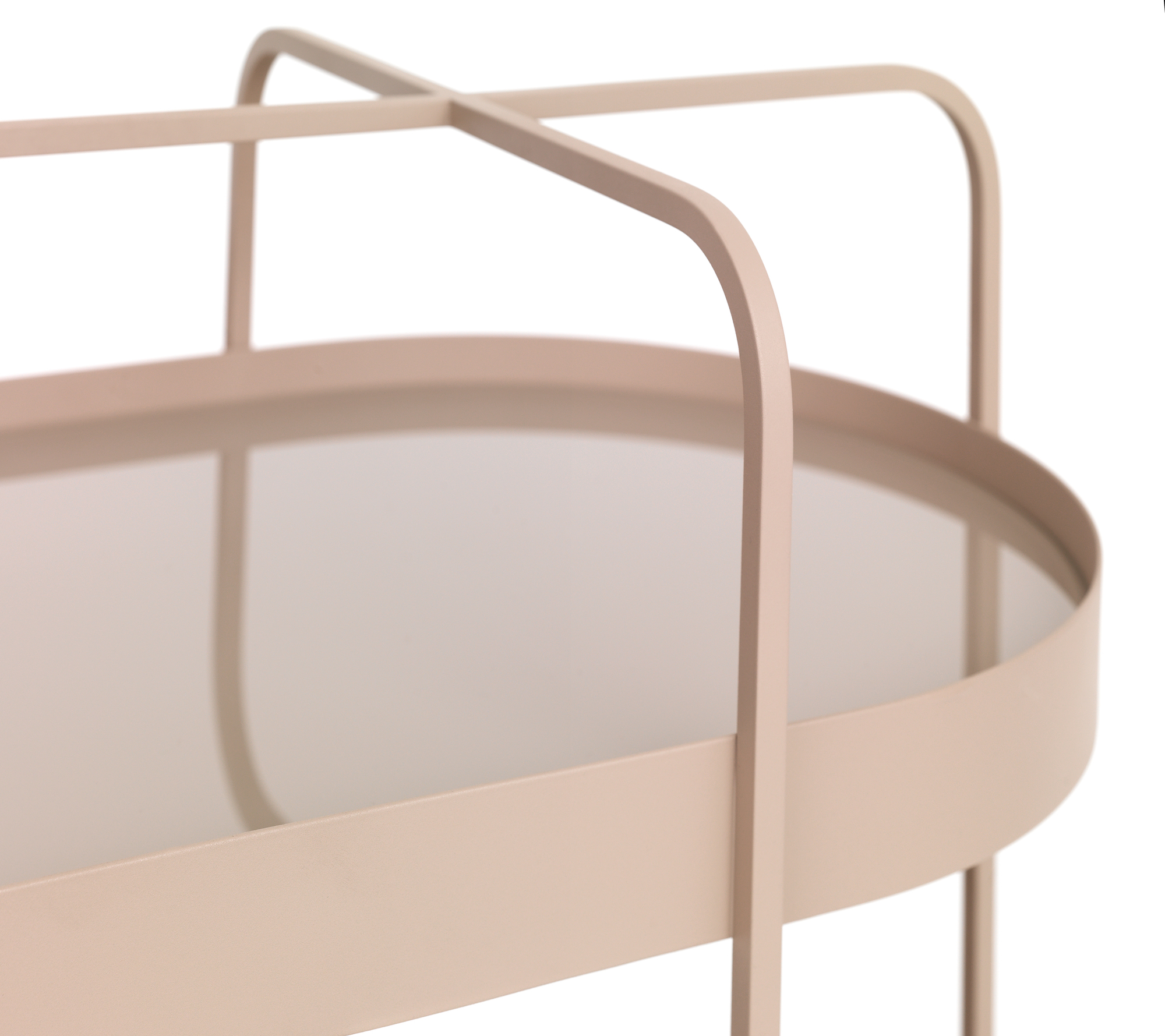 Detailaufnahme des Grace Servierwagens von Schönbuch in Rosenholz, mit Glasablage und filigranem Gestell.