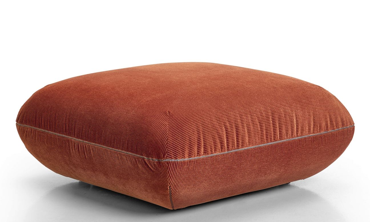 Jalis 21 Hocker, B 93 cm, in Cord-Optik, Farbe Rostrot, modernes Wohnaccessoire.