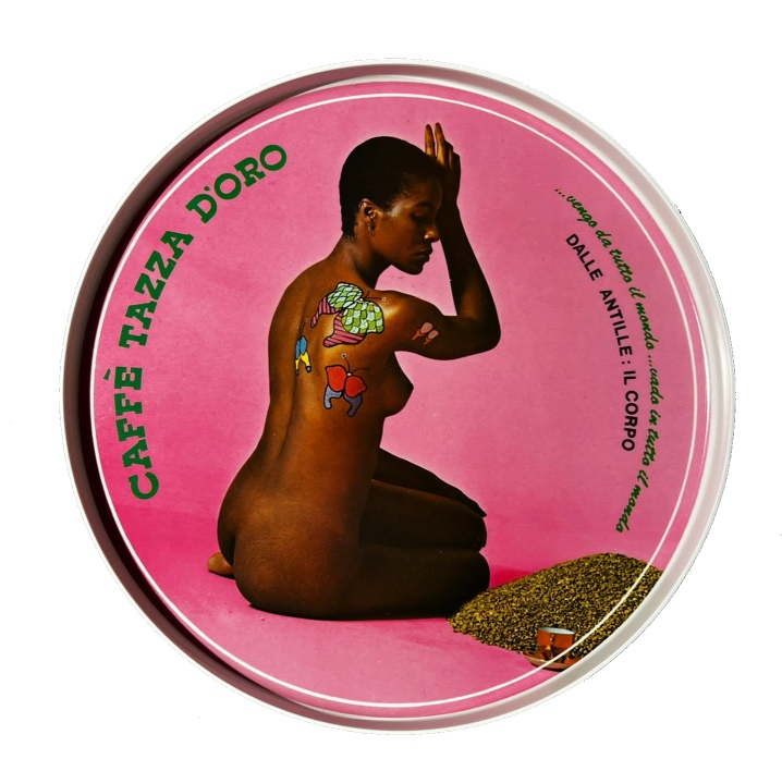 Caffè Tazza d'Oro Tablett: Rundes Serviertablett mit Kunstmotiv in Rosa, Condino Einzelstück.