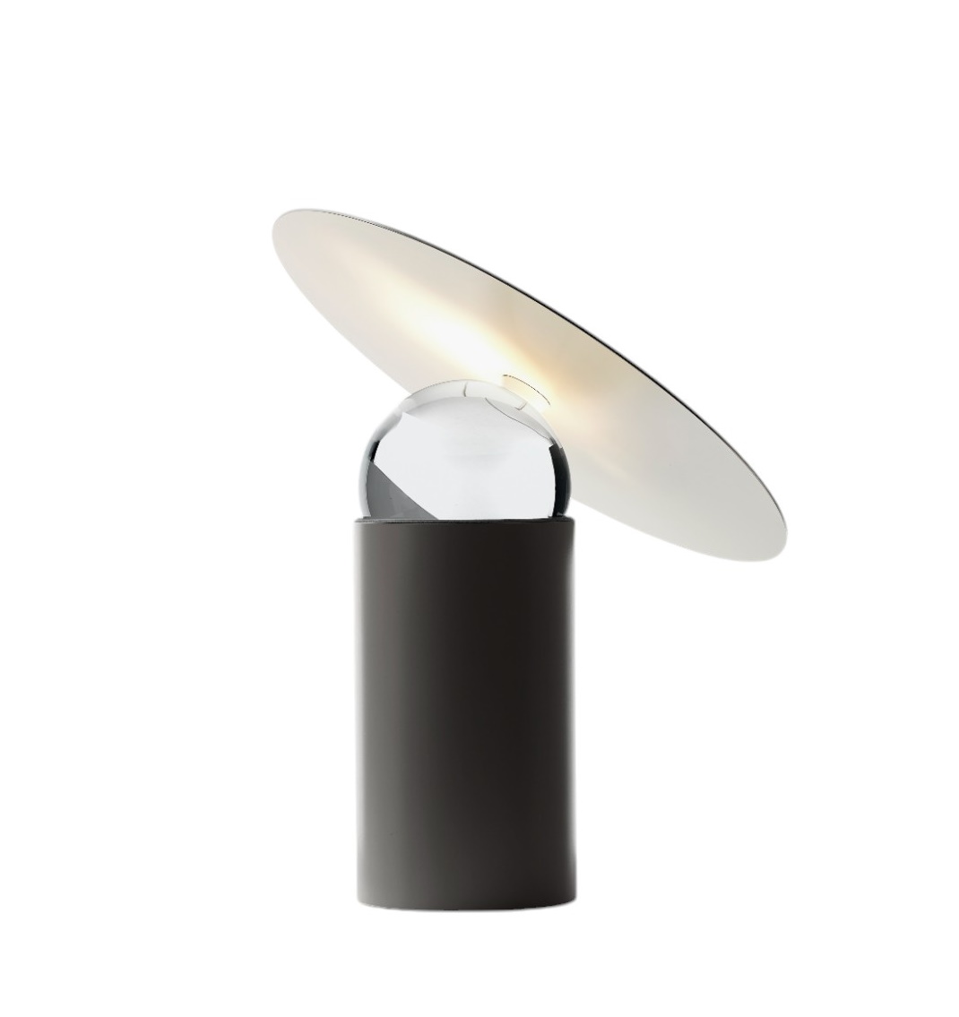 Schwarze Era Tischleuchte von Mogg, moderne Designlampe mit Schirm und Glaskugel.