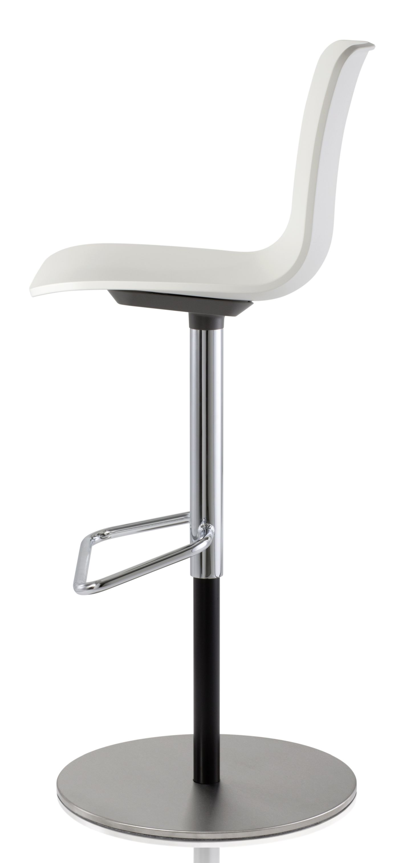 Weißer Hal RE Barstool Barhocker von Vitra mit Chromfuß und Fußstütze.