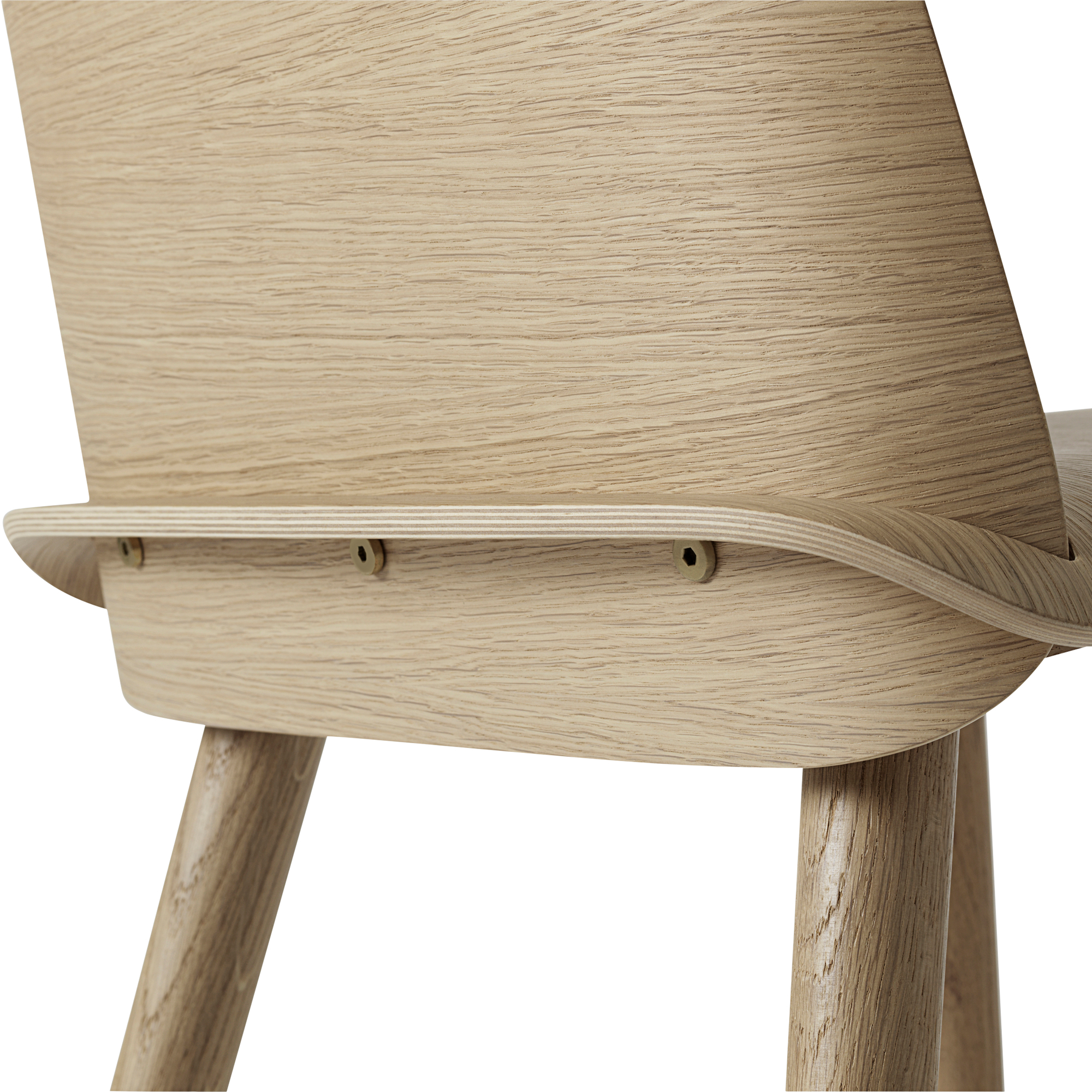 Detailaufnahme des Muuto Nerd Counter Stool Barhockers H 65 cm aus hellem Eichenholz.
