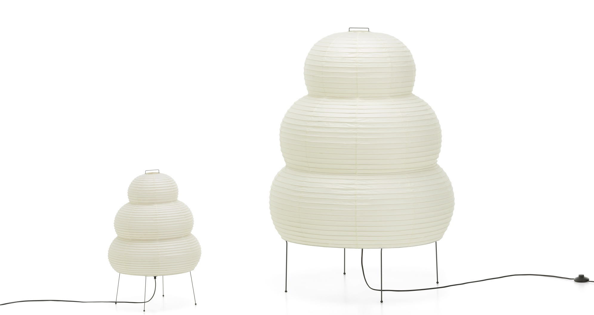 Zwei Akari Stehleuchten von Vitra, Papierlampen mit filigranem Metallgestell, modernes Design.