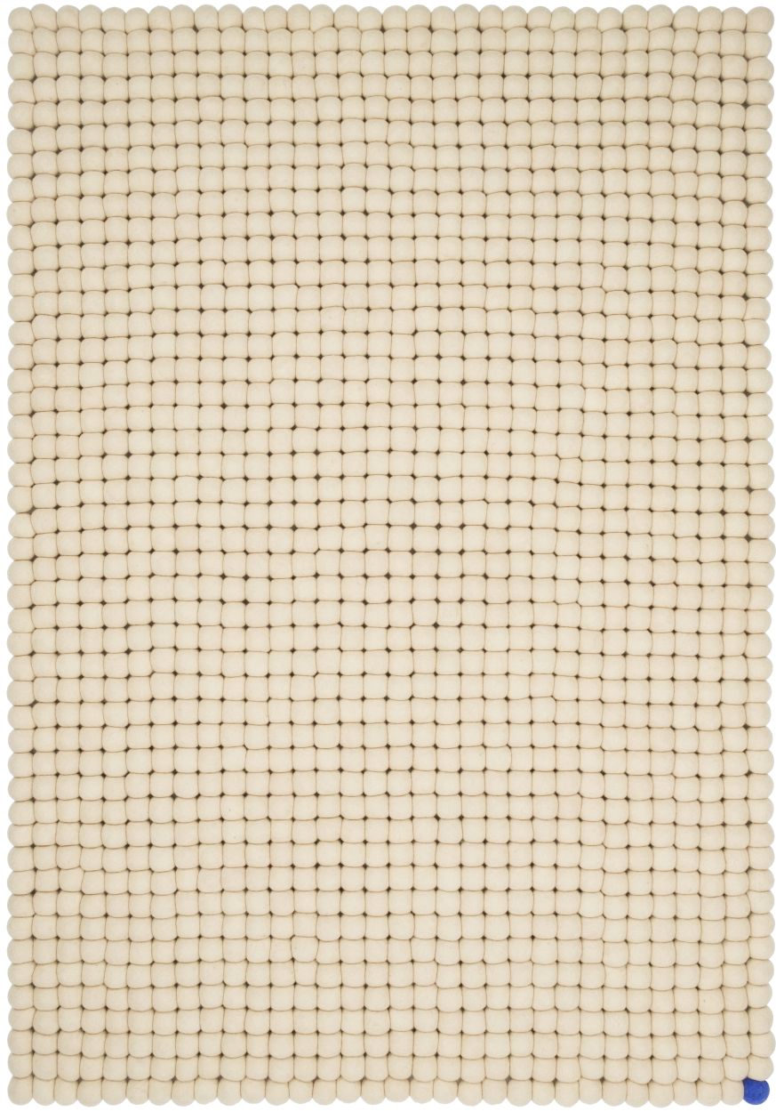 Beiger Filzteppich "Big One" von myfelt, rechteckig, 200x300 cm, aus vielen kleinen Filzkugeln.