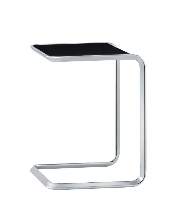 K3 Tisch von Tecta mit schwarzer Tischplatte und verchromtem Stahlrohrgestell. Beistelltisch, Ablagetisch.