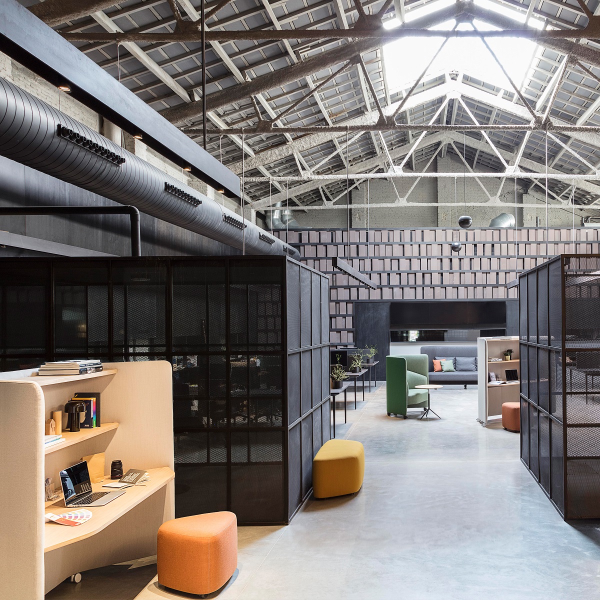 In Out Office ME2260 Bürotisch mit Schallabsorbierende Trennwände Andreu World