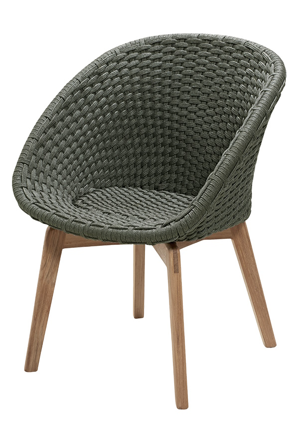 Dunkelgrüner Peacock Outdoor Sessel von Cane-Line mit Seilgeflecht und Holzbeinen. Gartenmöbel für Terrasse.
