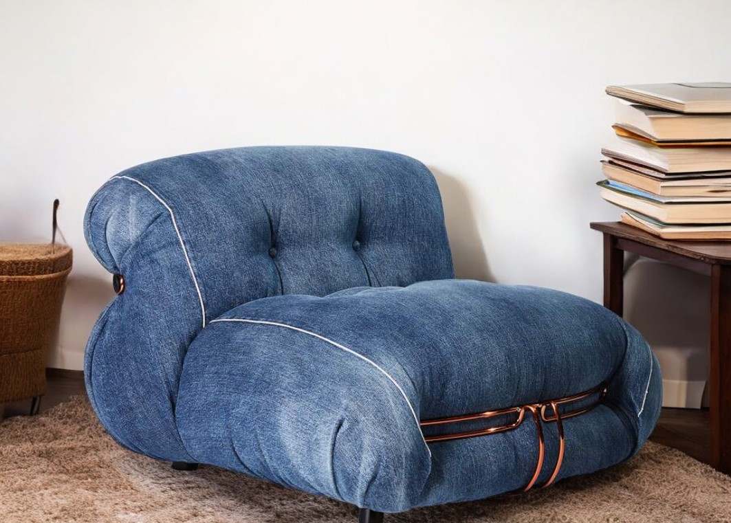 Soriana Sessel mit Denim-Bezug von Cassina: Moderner Design-Sessel für Wohnzimmer und Lounge.