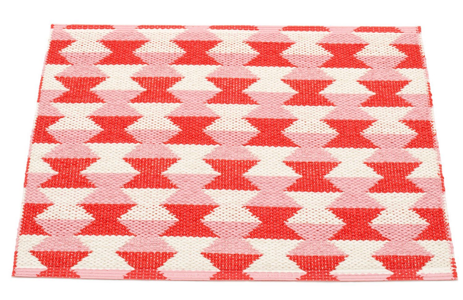 Dana Kunststoffteppich in Koralle und Weiß mit geometrischem Muster, ideal als Küchenteppich oder Badteppich.